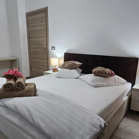 Promenada Front Pool & Indoor Outdoor Pool Apartment Navodari
