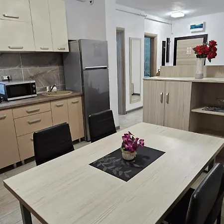 Promenada Front Pool & Indoor Outdoor Pool Navodari